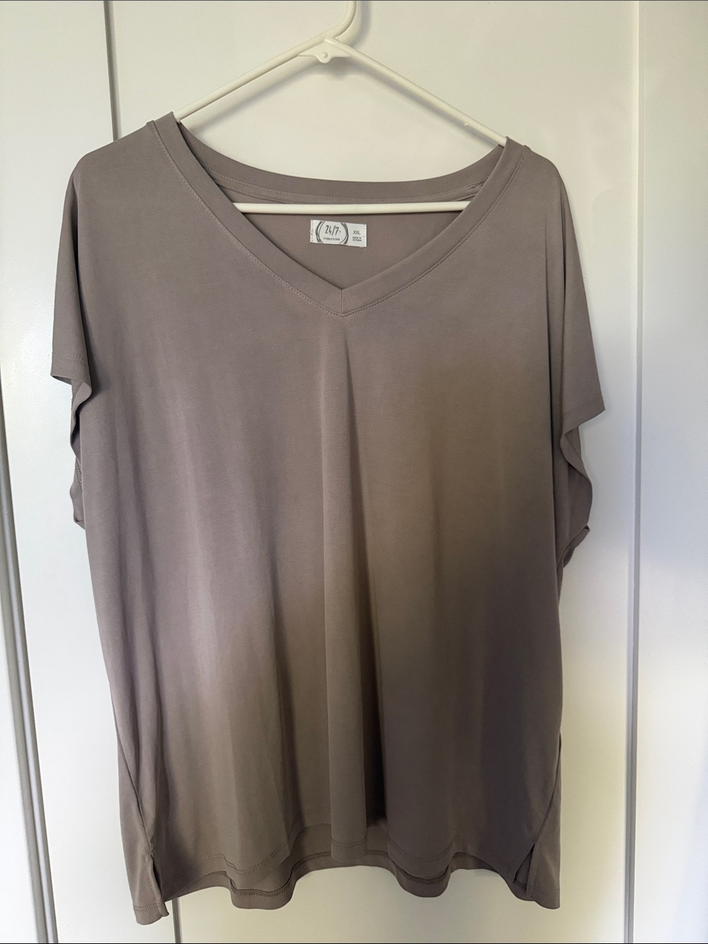 Everyday V-Neck Tee in Taupe - Comfort